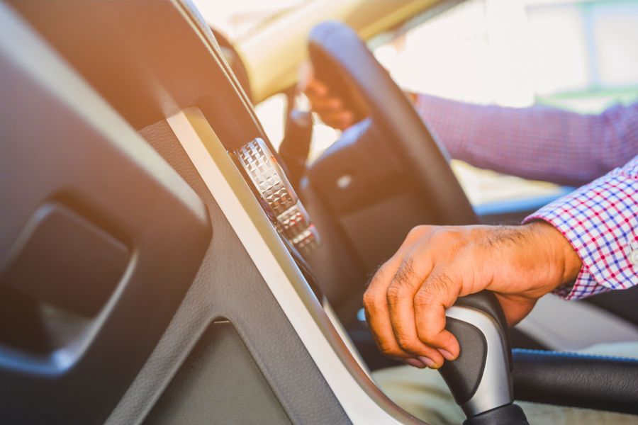 Manual or Automatic? Discover the Best Car Choice for Your El Salvador Road Trip