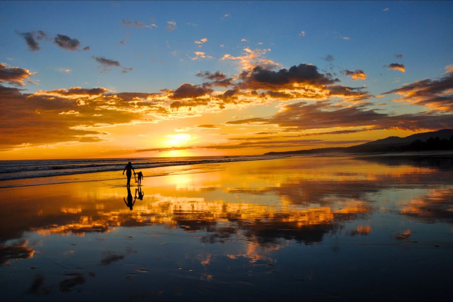 The Best Family Beaches in El Salvador for Surf, Sand, and Memorable Road Trips